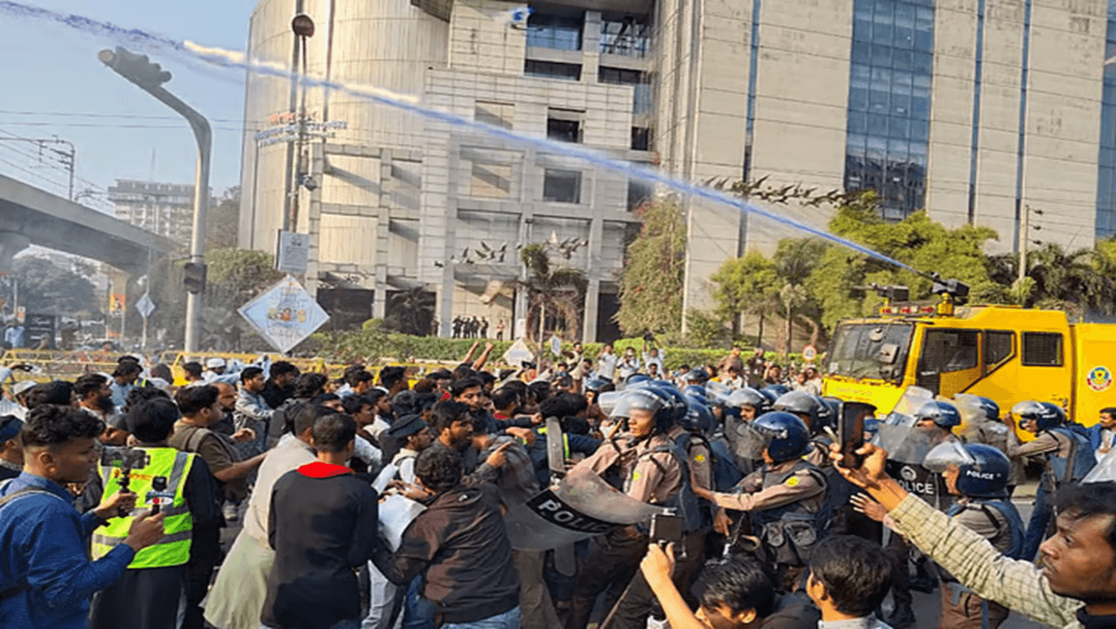 বাঘাইছড়িতে বিপুল পরিমাণ ভারতীয় সিগারেট জব্দ 